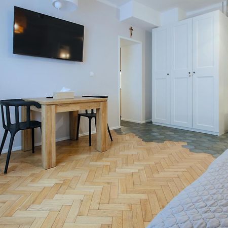 Kana - Stylish Apartment In Krakow Pomorska - Close, Wifi, Smart Tv Bagian luar foto